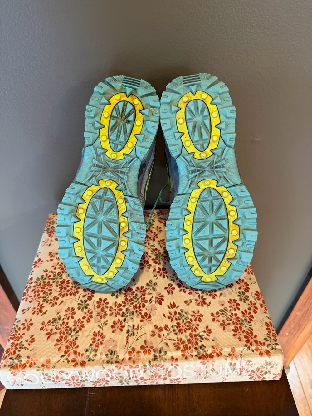 Saucony Raptor TR7 Gray and Teal Trail Running Shoes with Bright Aqua Laces - Picture 4 of 7
